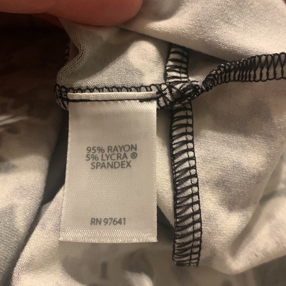 J. Jill Wearever Collection V-Neck Floral Knee Length Stretch Shift Dress - Picture 6 of 7